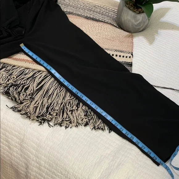 🖤NWT🖤 Flowy V-neck & Wide leg Black Jumpsuit - Picture 9 of 10